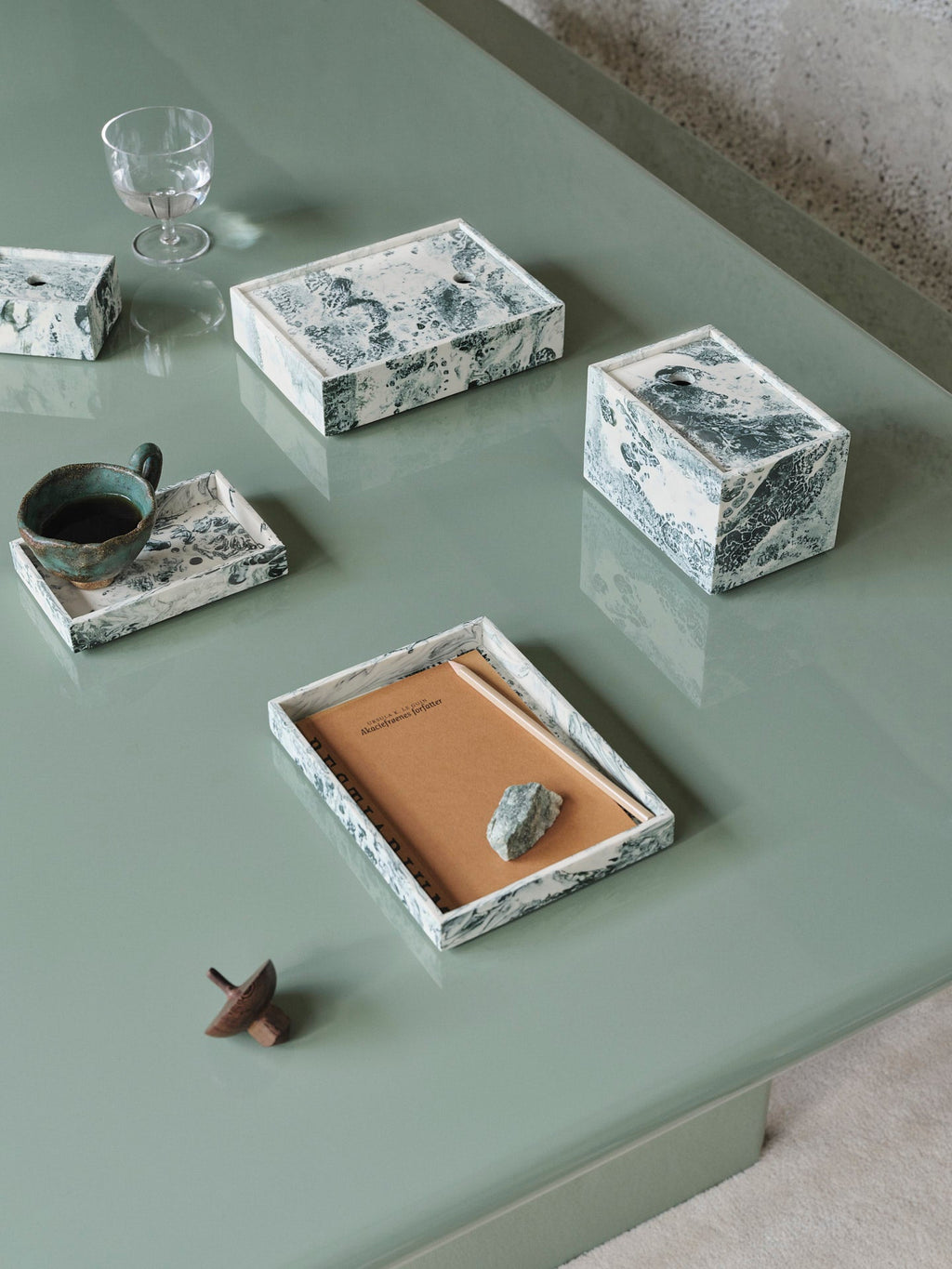 Mist Box - Emerald Off-white